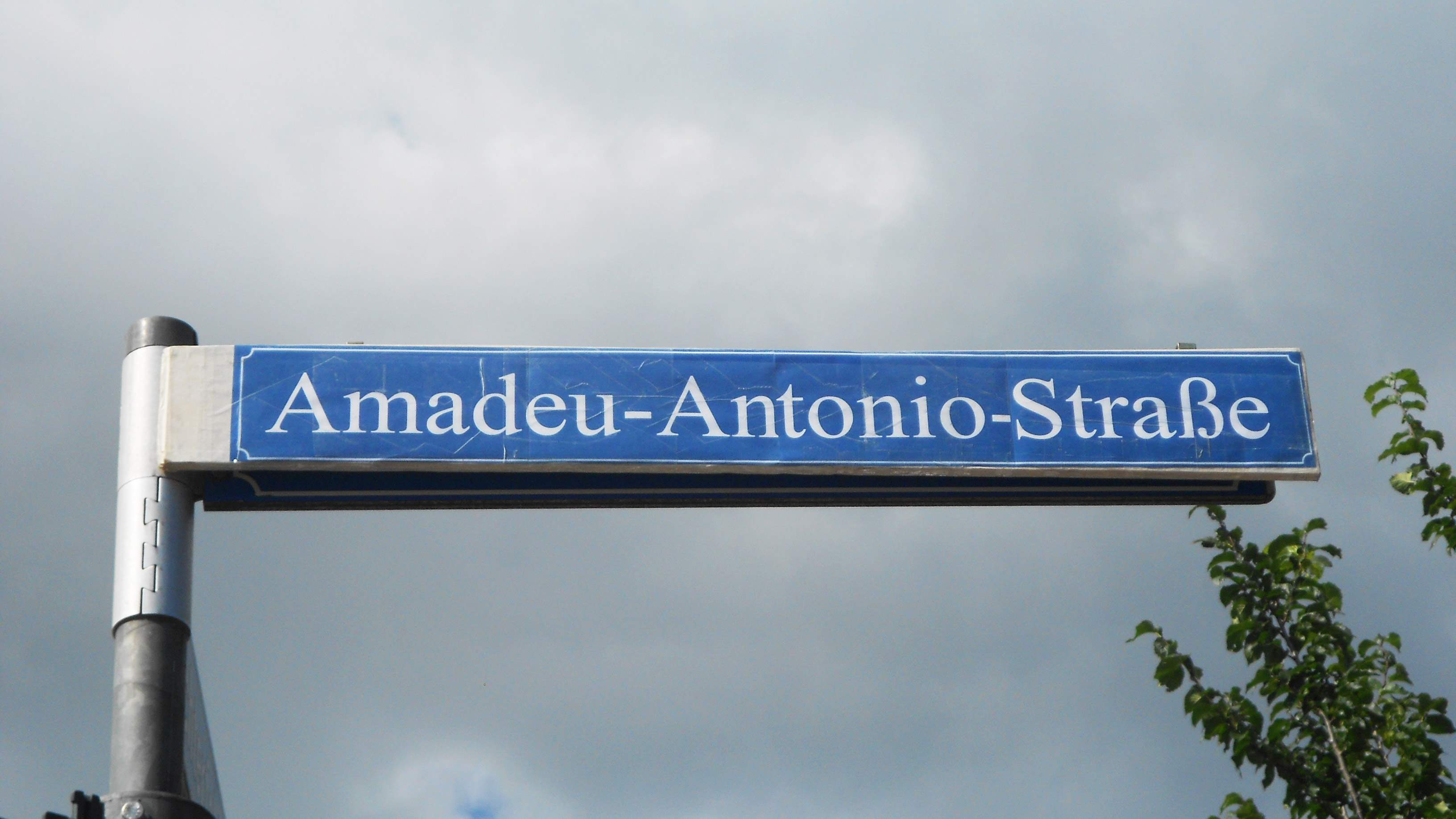 Amadeu_Antonio_Straße_16_9