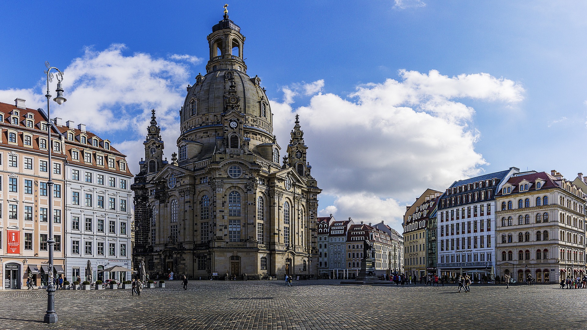 frauenkirche-1252472_1920