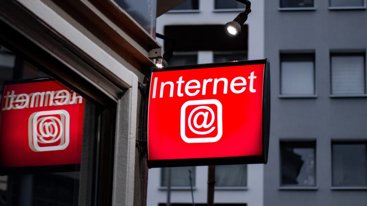 Internet-Schild-leon-seibert-2m71l9fA6mg-unsplash-1280x720