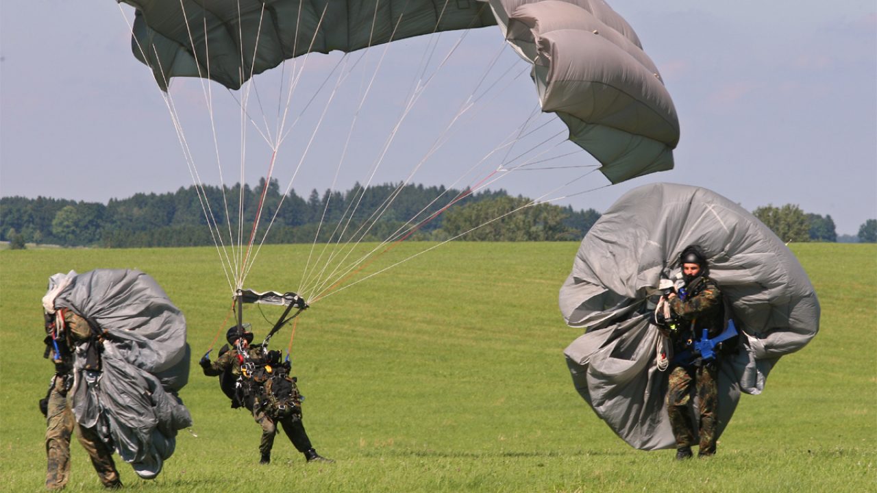 Bundeswehr_Fallschirmspringen